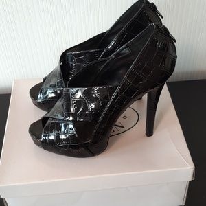 Steve Madden Black Pumps